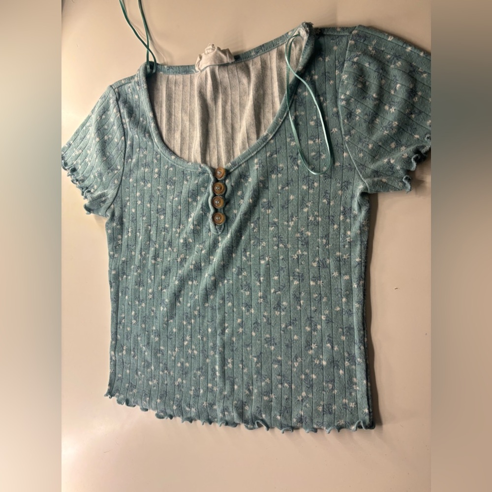Cute button shirt